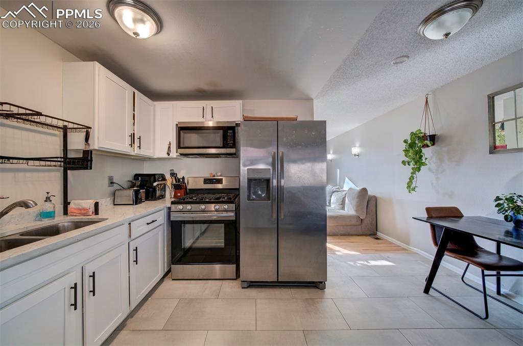 Image 9 of 41: Kitchen