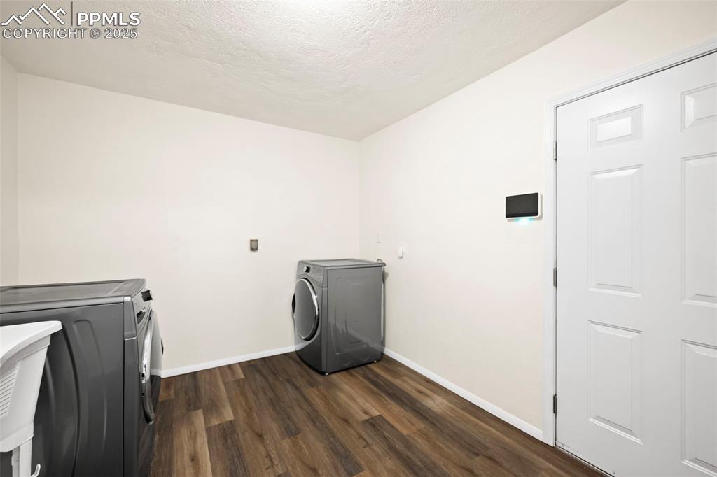 Image 17 of 23: Laundry