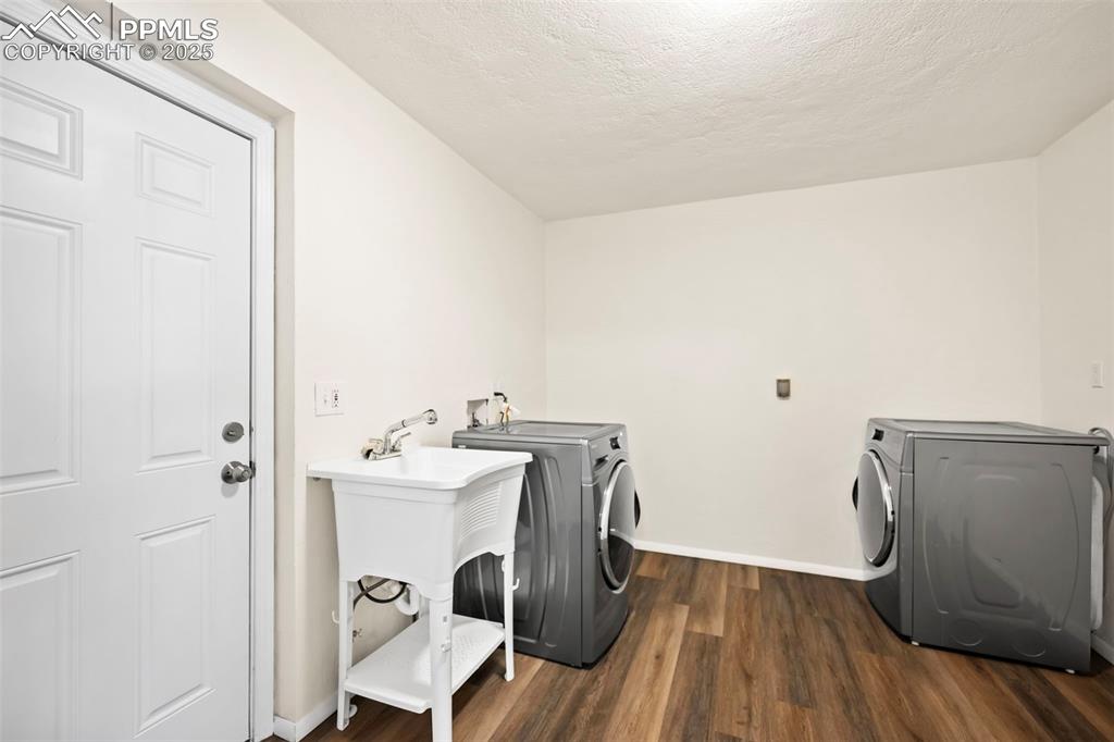 Image 7 of 23: Laundry