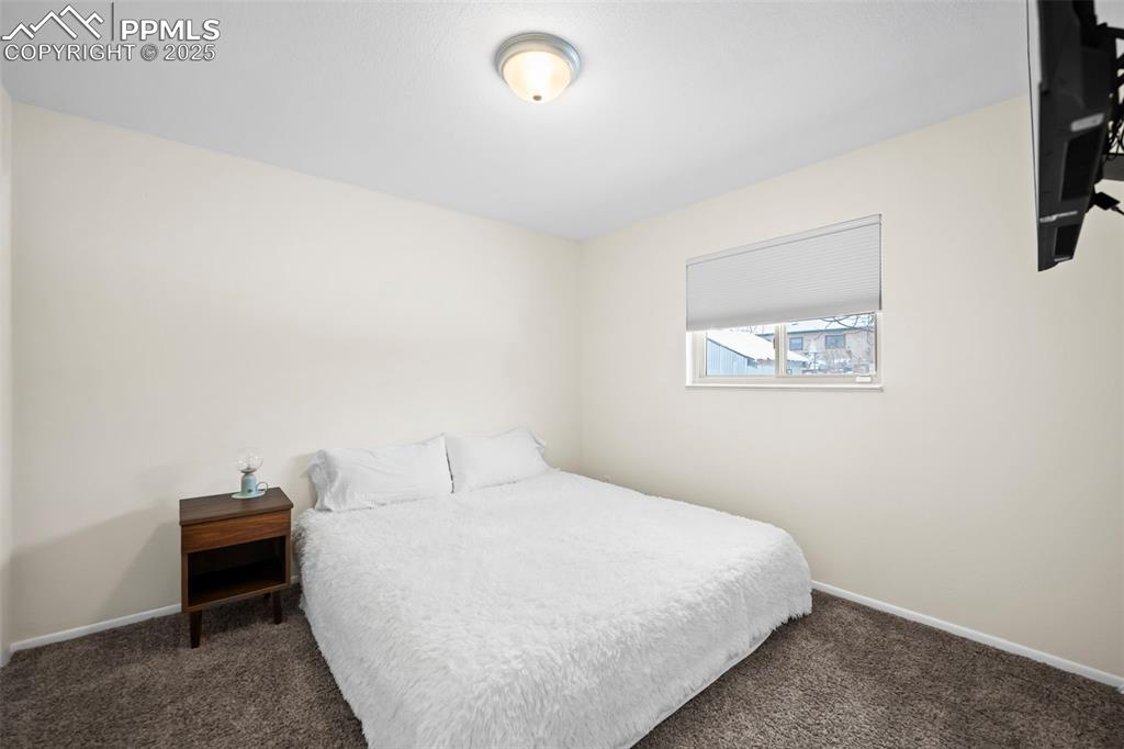 Image 8 of 23: Bedroom