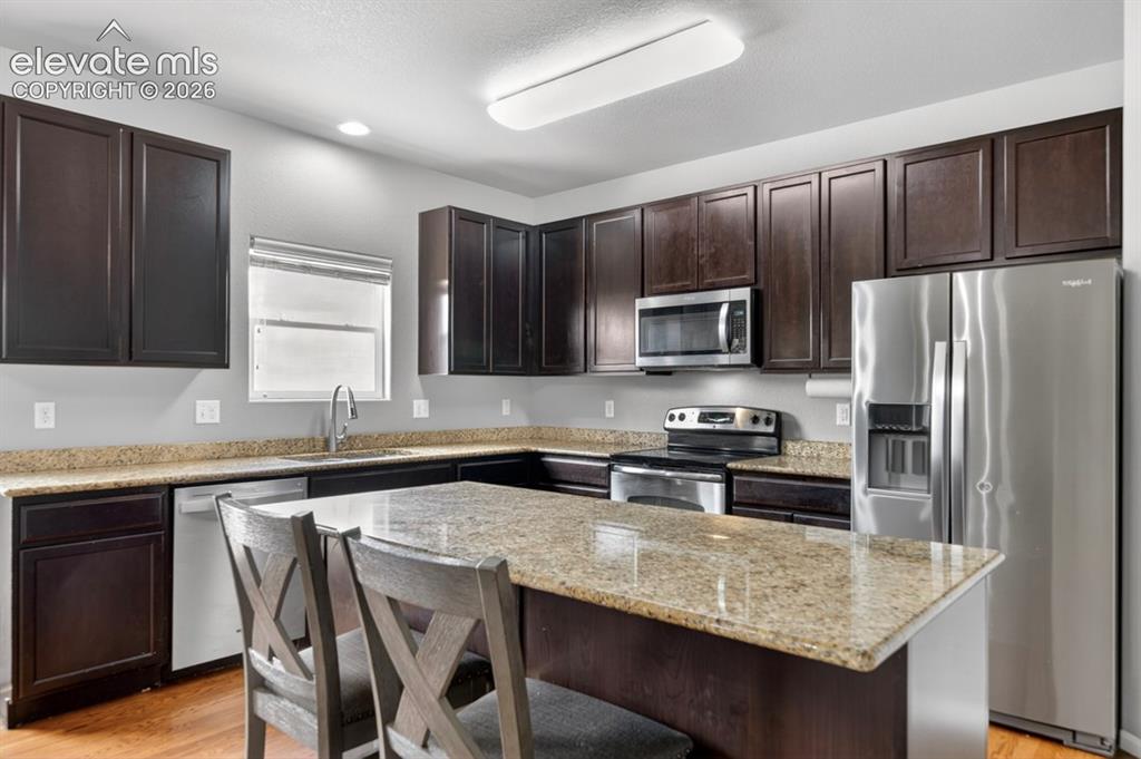 Image 20 of 43: Kitchen