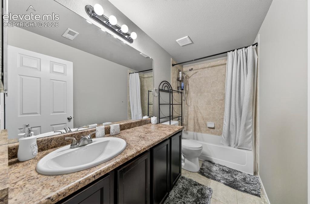 Image 39 of 43: Bathroom