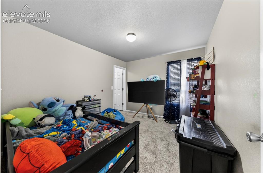 Image 42 of 43: Bedroom