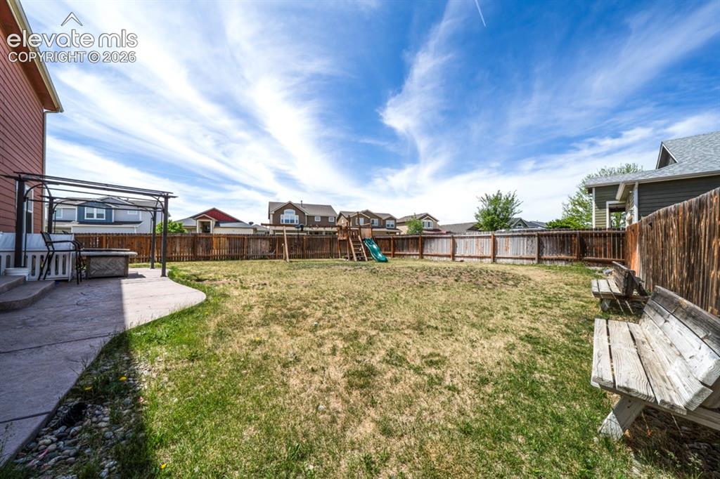 Image 7 of 43: Yard