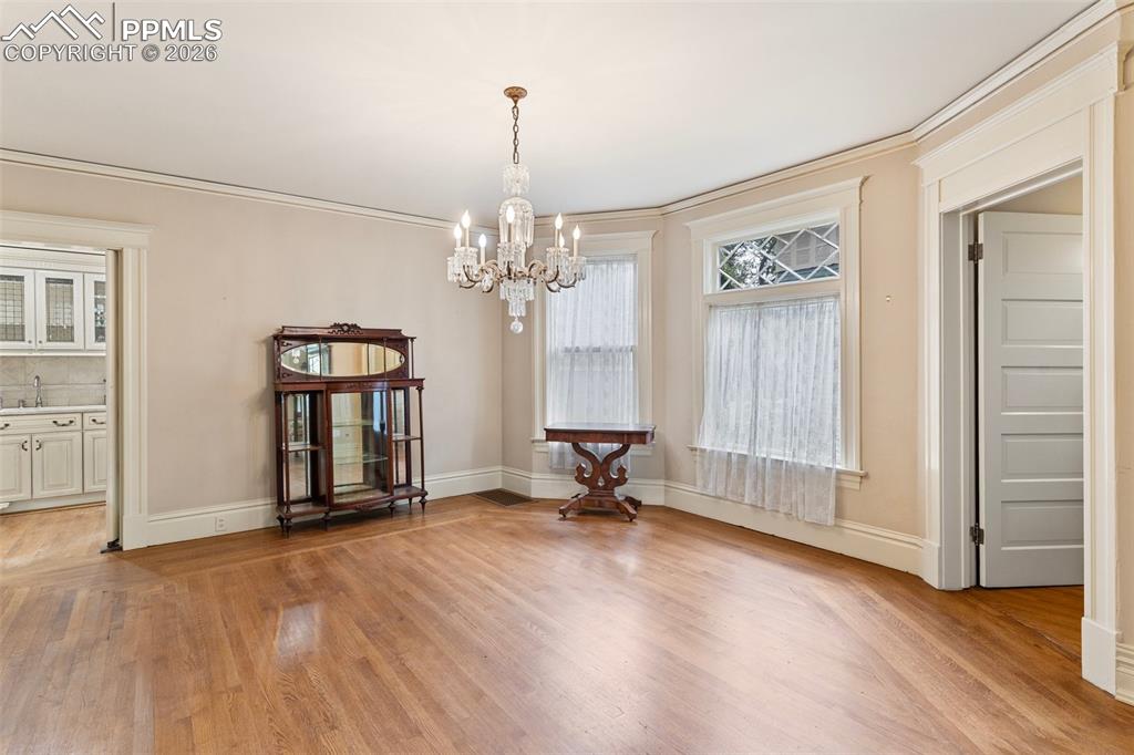 Image 10 of 38: Dining Area