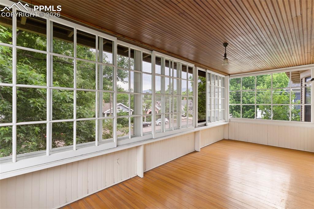 Image 28 of 38: Sun Room