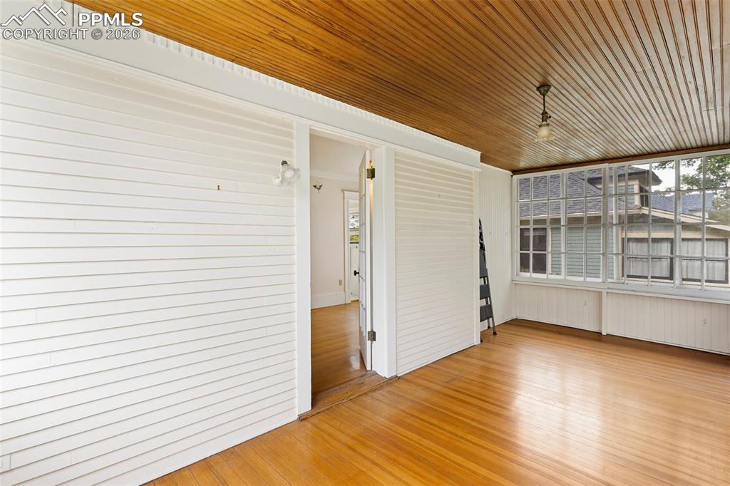 Image 29 of 38: Sun Room