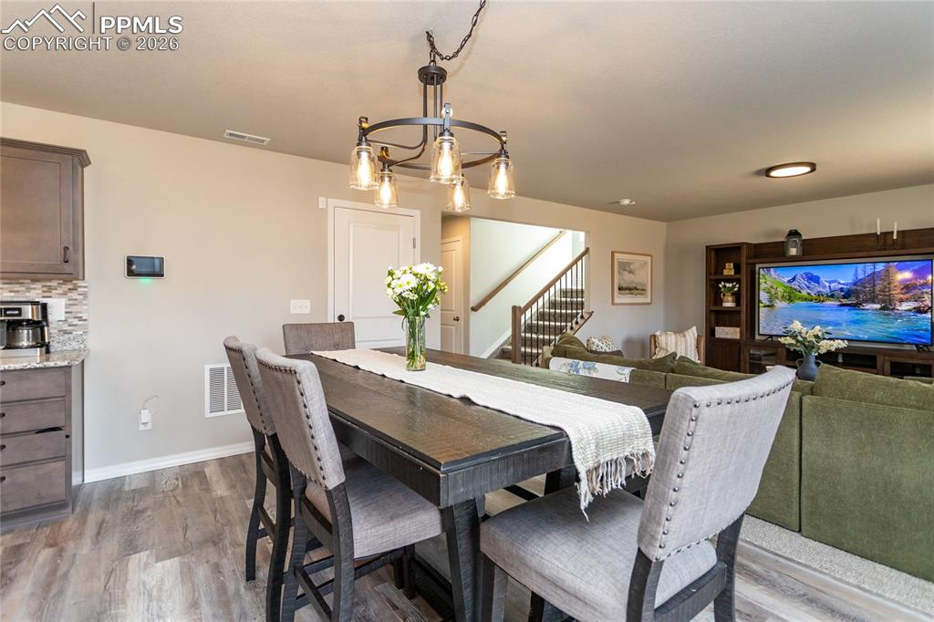 Image 16 of 50: Dining Area