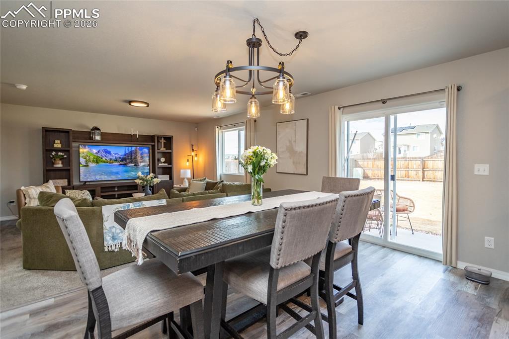 Image 17 of 50: Dining Area