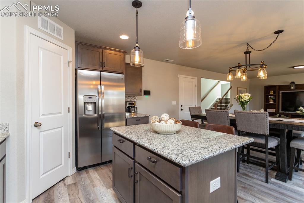 Image 21 of 50: Kitchen