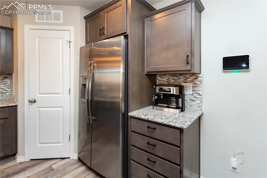 Image 24 of 50: Kitchen