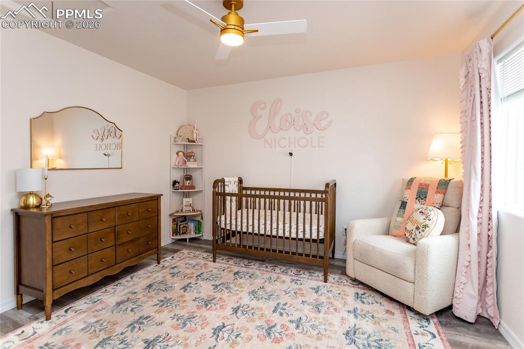 Image 28 of 50: Bedroom