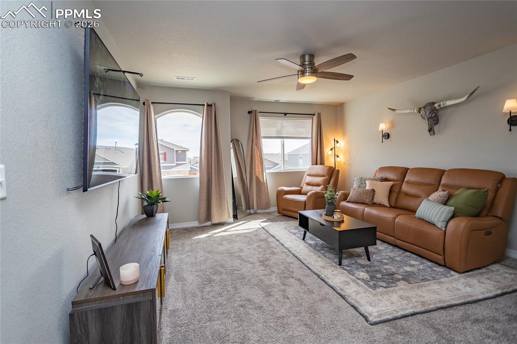 Image 31 of 50: Living Room