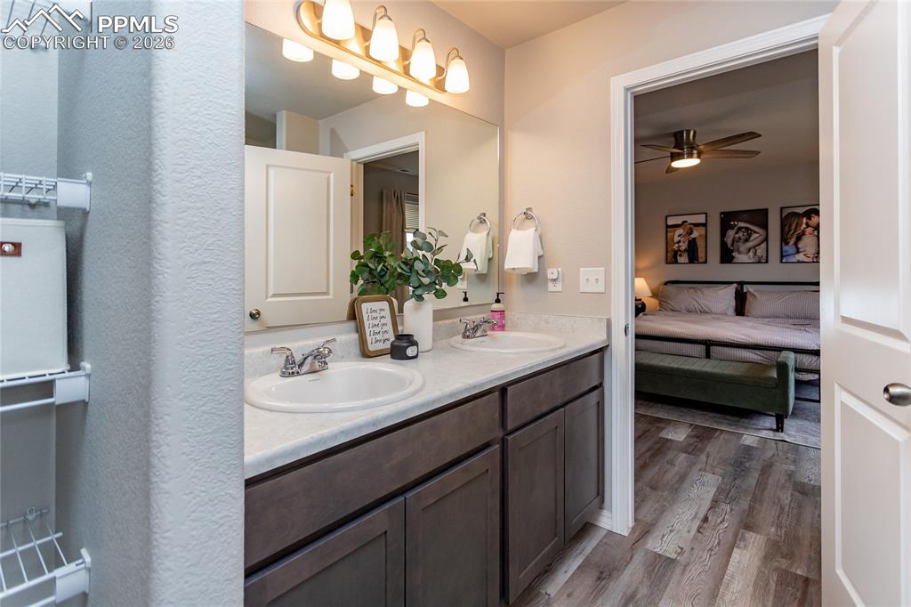 Image 42 of 50: Bathroom