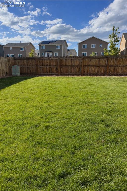 Image 49 of 50: Yard