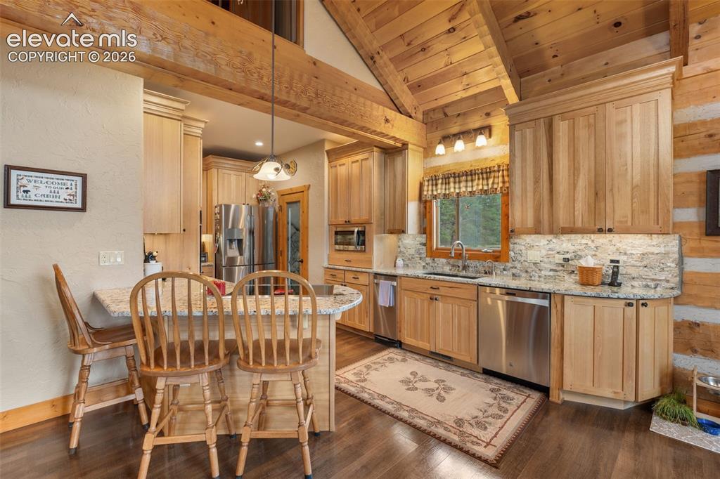 Image 14 of 50: Kitchen