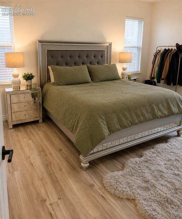 Image 12 of 24: Bedroom