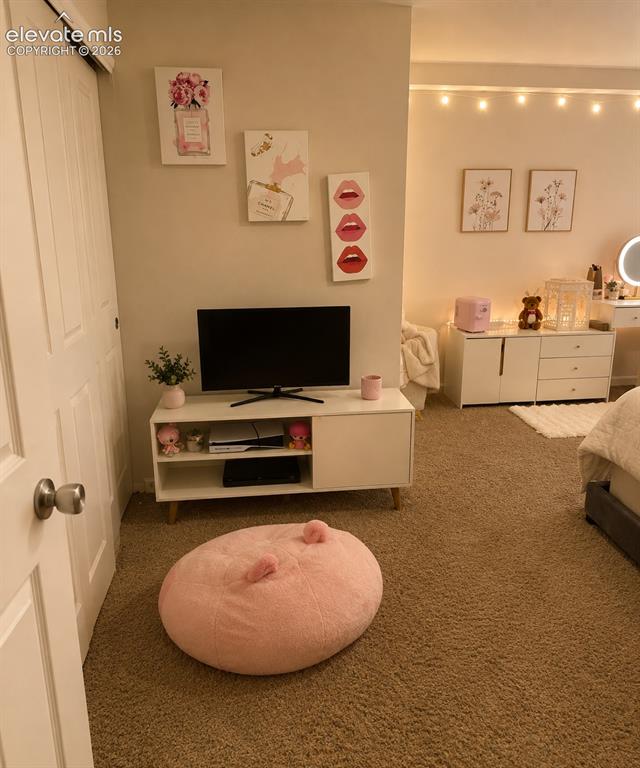 Image 13 of 24: Bedroom