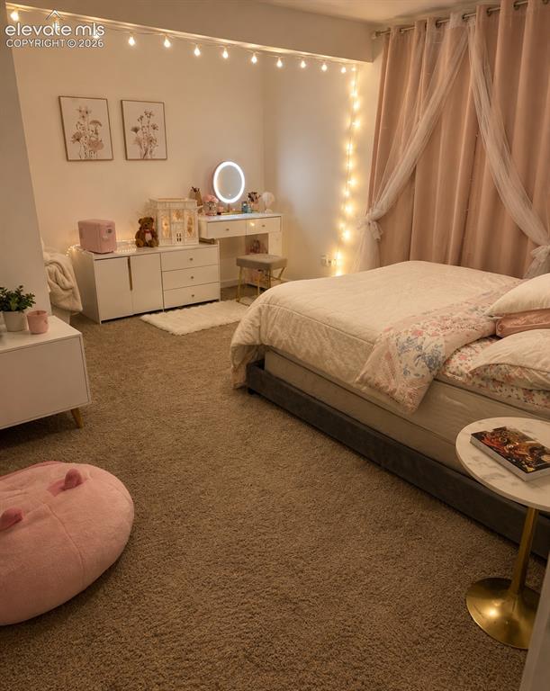 Image 14 of 24: Bedroom