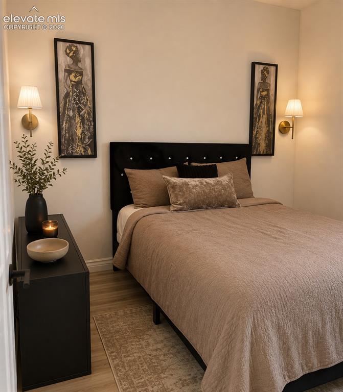 Image 17 of 24: Bedroom