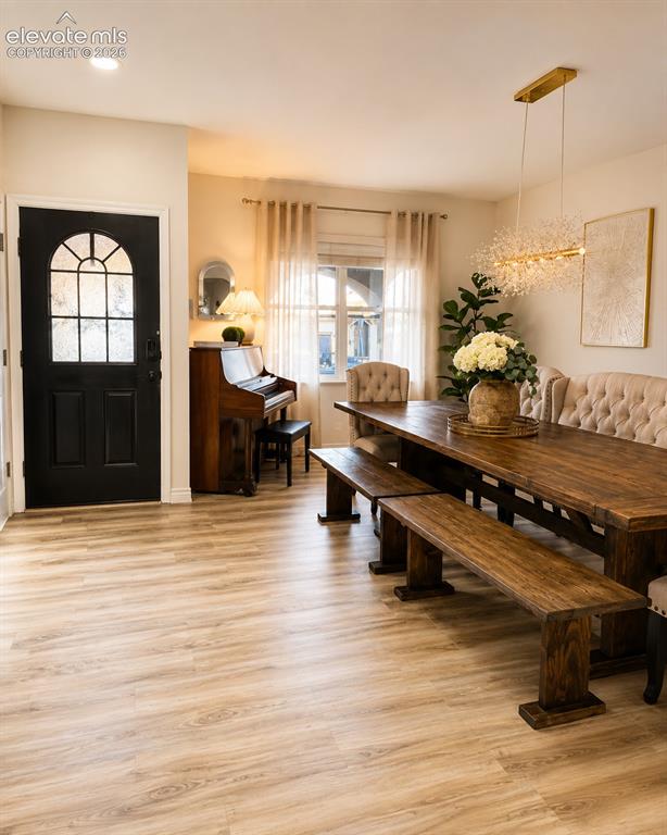 Image 3 of 24: Dining Area