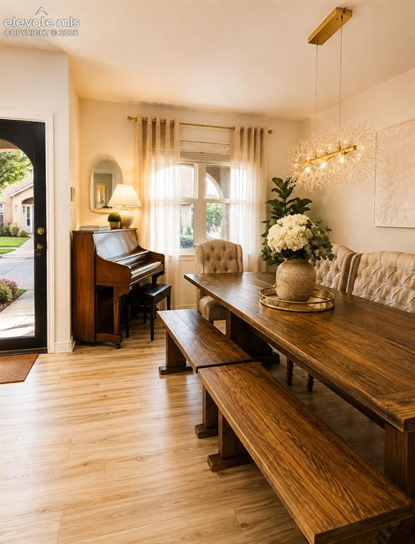 Image 7 of 24: Dining Area