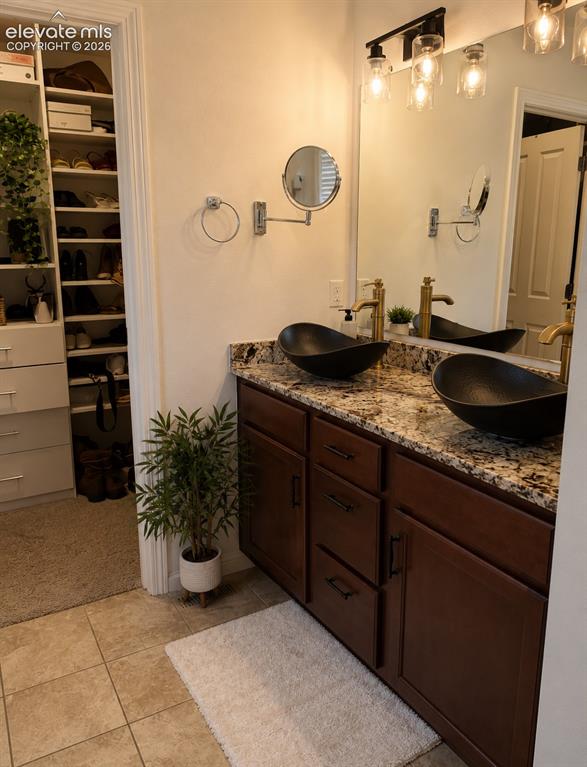 Image 9 of 24: Bathroom