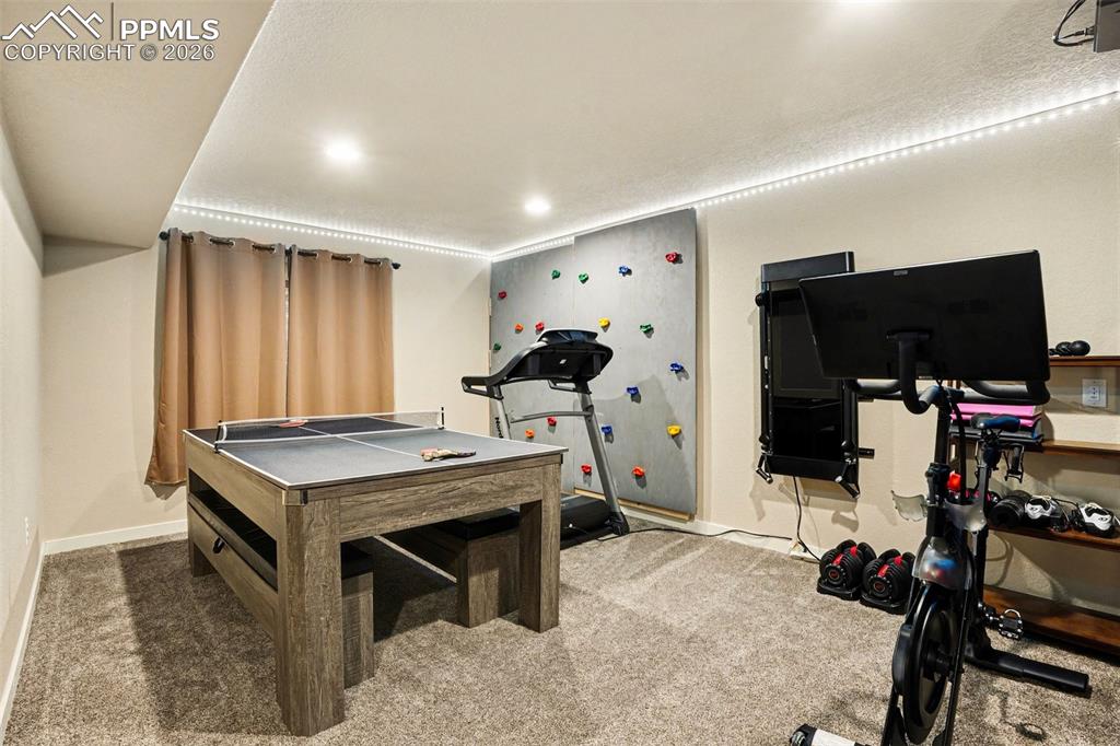 Image 22 of 31: Tons of space for entertainment!