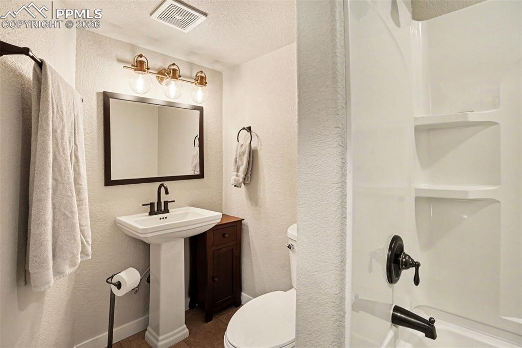 Image 25 of 31: Basement bathroom.