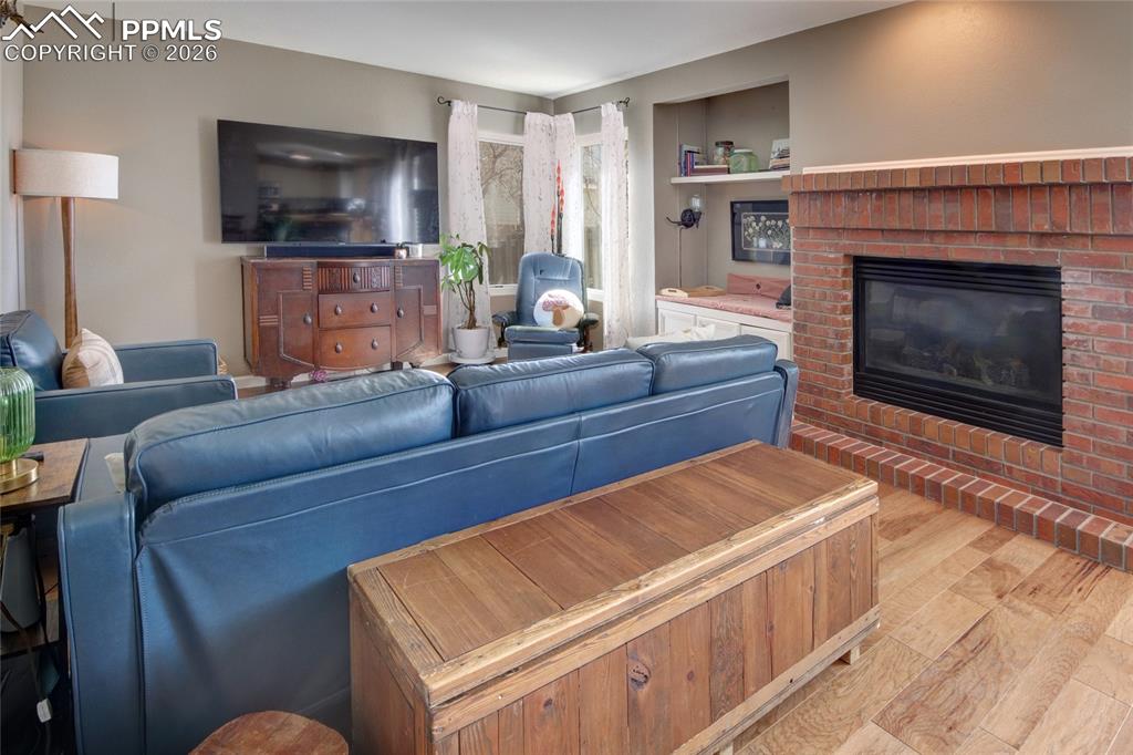 Image 17 of 47: Living Room