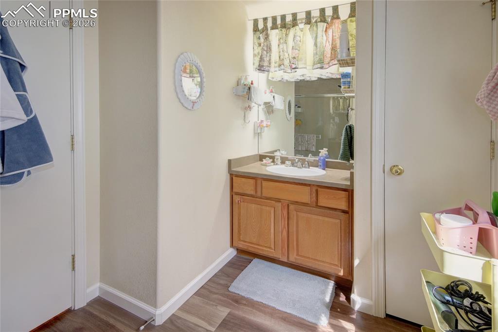 Image 33 of 47: Bathroom