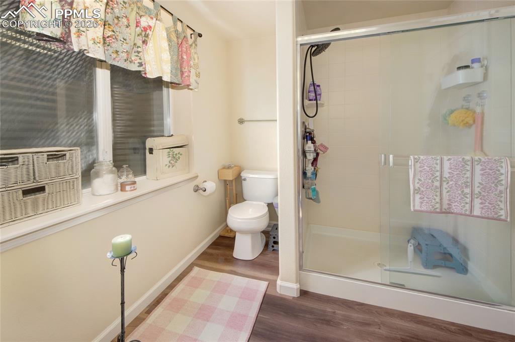 Image 34 of 47: Bathroom