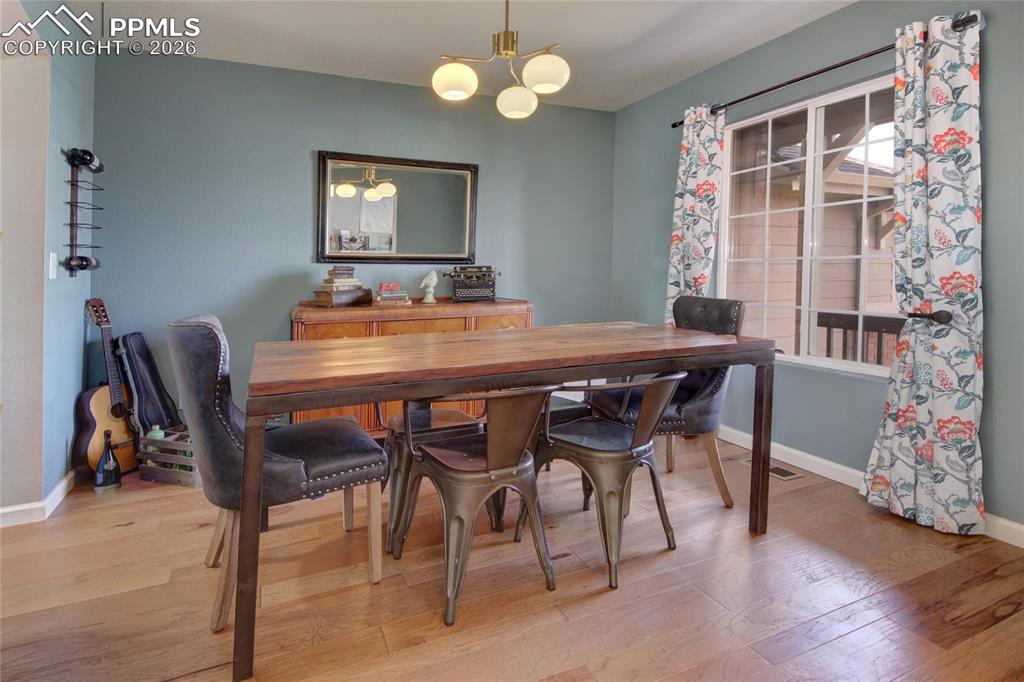 Image 7 of 47: Dining Area