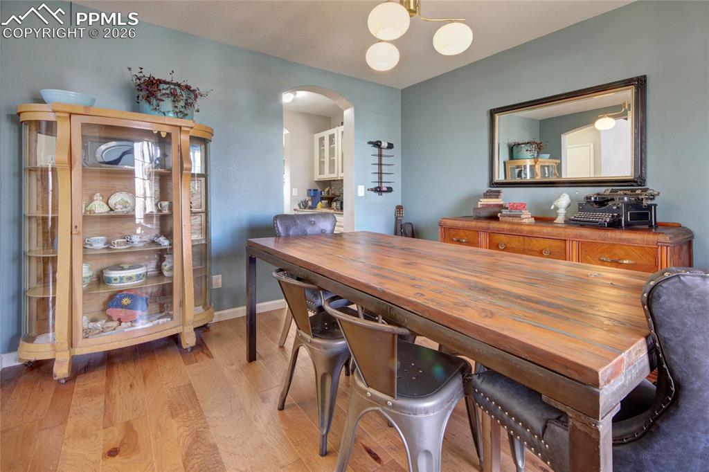 Image 8 of 47: Dining Area