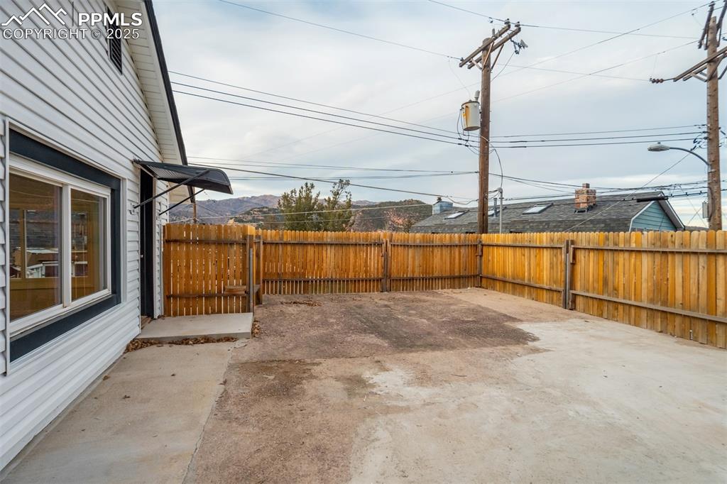 Image 32 of 41: Patio