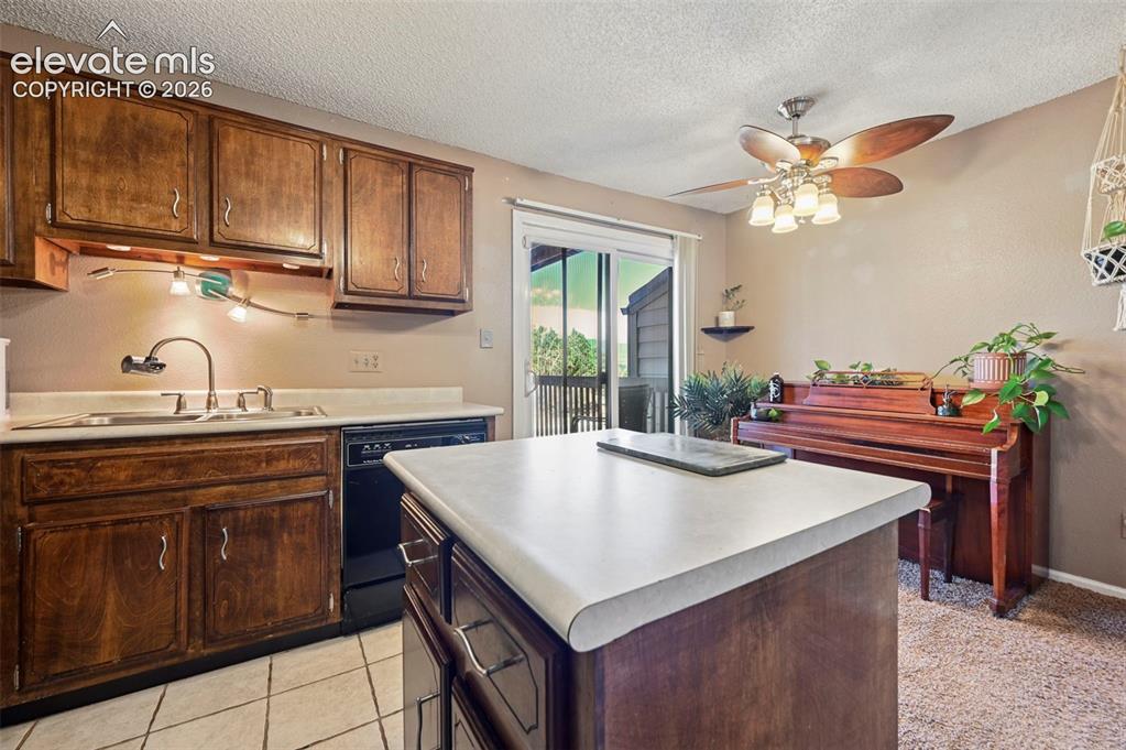 Image 10 of 31: Kitchen