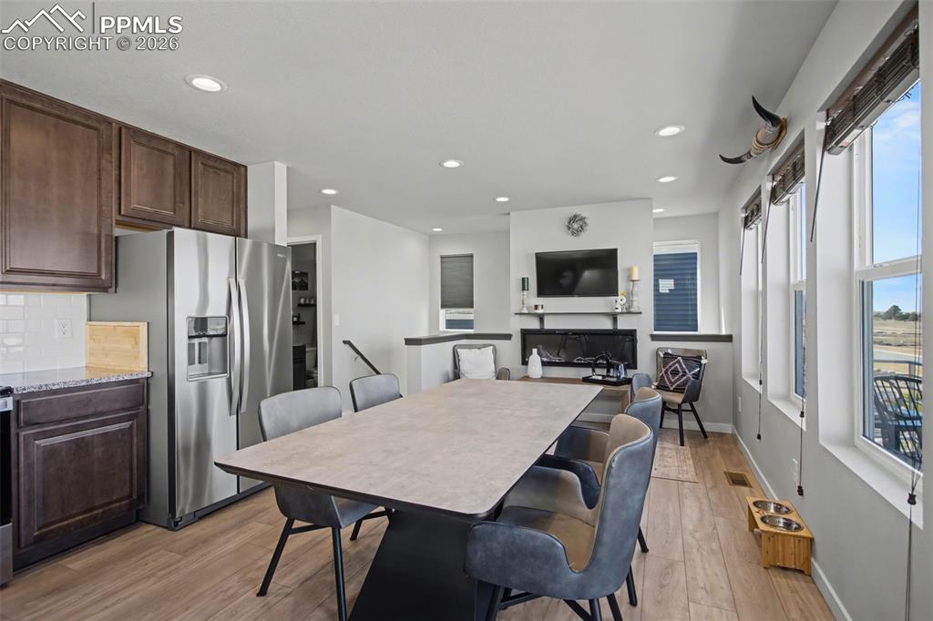 Image 16 of 32: Dining Area