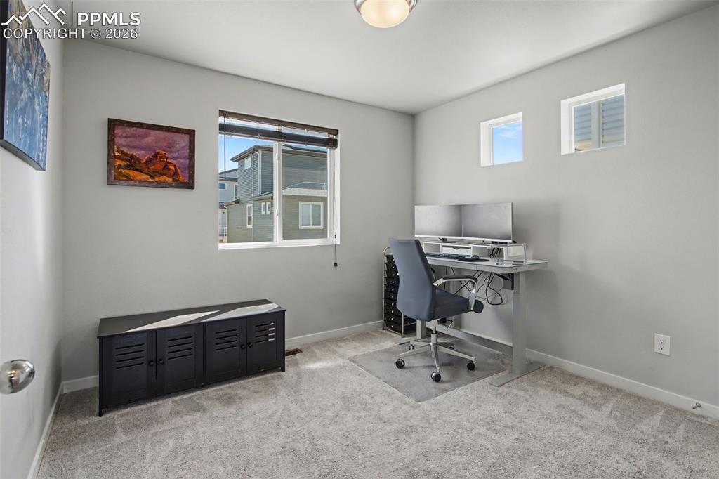 Image 23 of 32: Bedroom