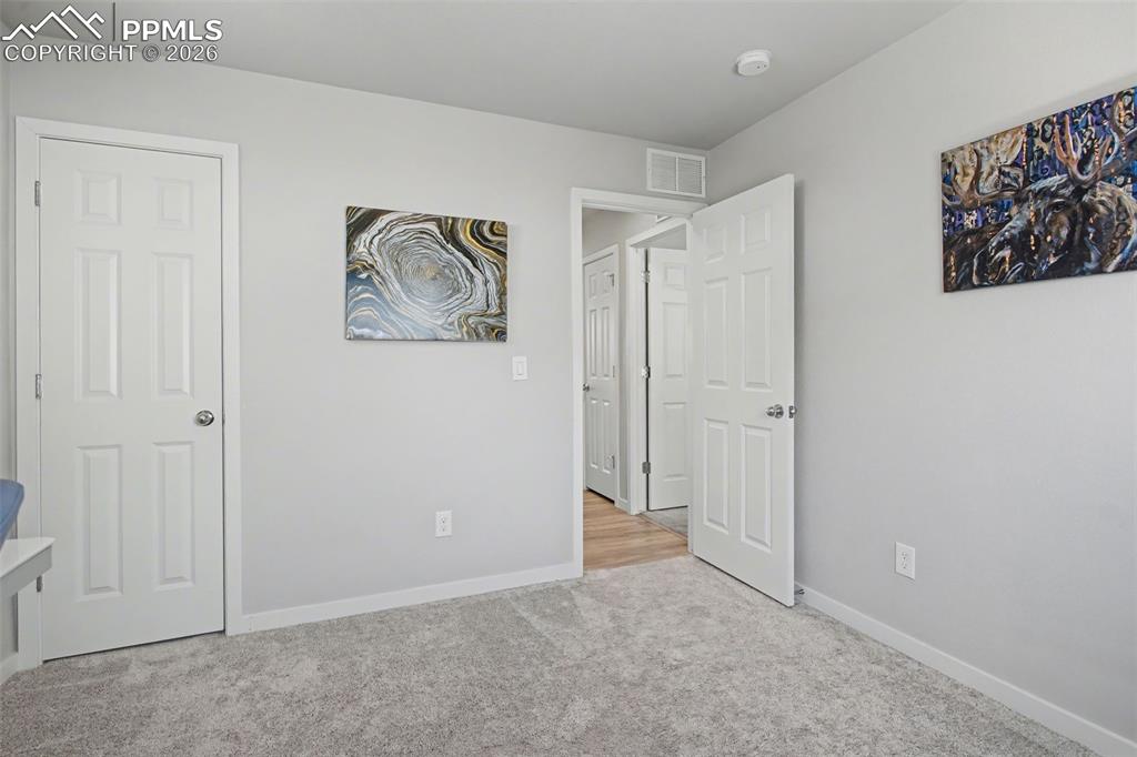 Image 24 of 32: Bedroom