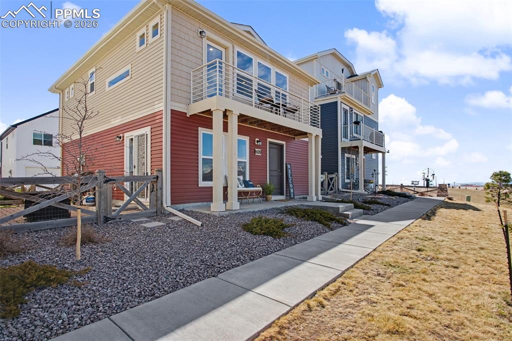 Image 32 of 32: Side of Structure