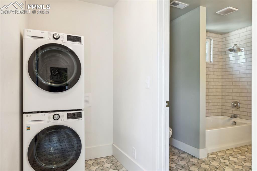 Image 19 of 36: Laundry