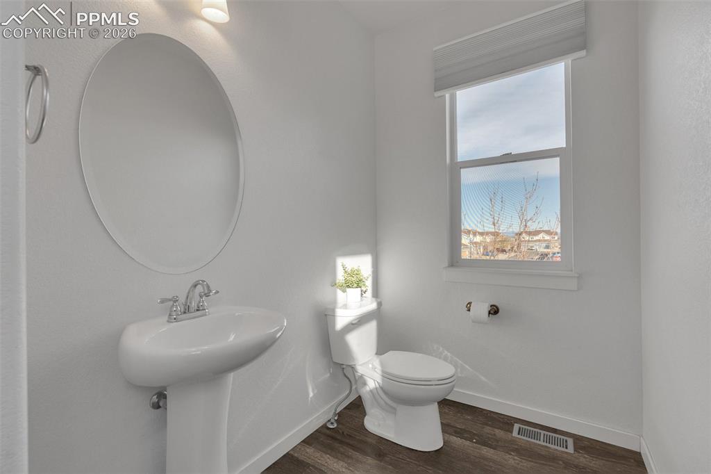 Image 12 of 25: Bathroom