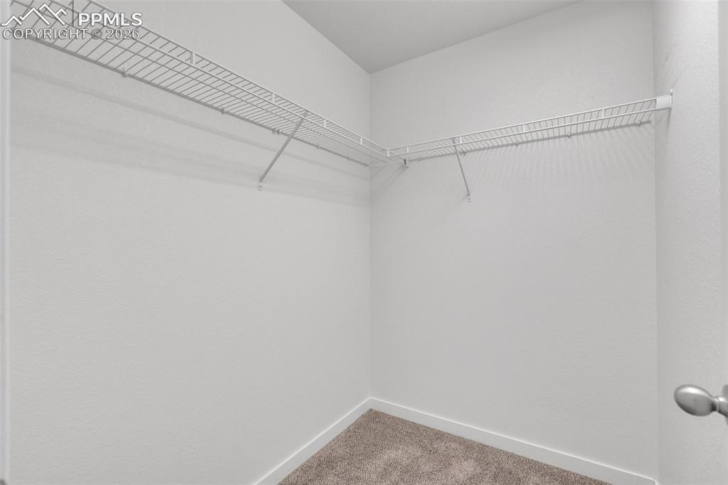 Image 15 of 25: Closet