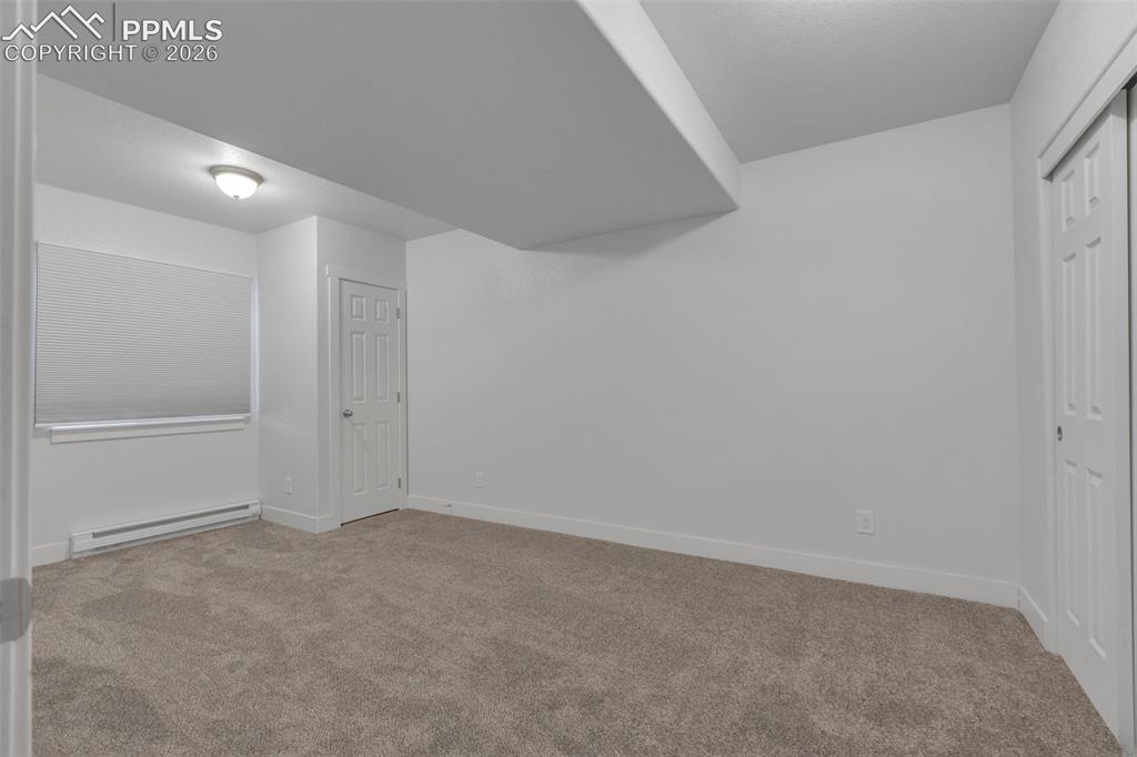 Image 22 of 25: Bedroom