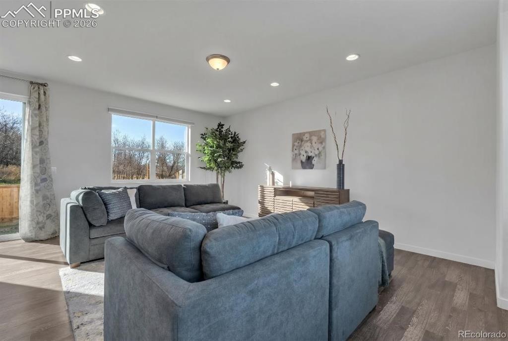 Image 5 of 25: Living Room