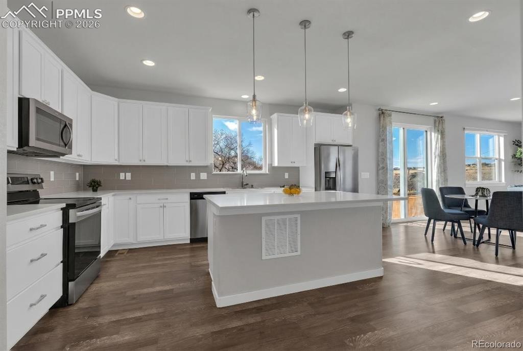 Image 8 of 25: Kitchen