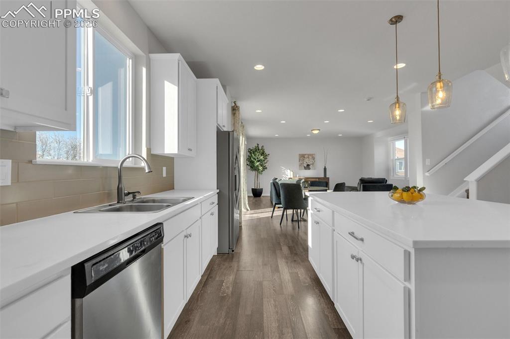Image 9 of 25: Kitchen