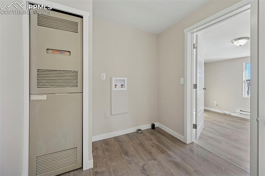 Image 11 of 50: Laundry