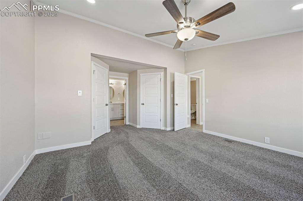 Image 19 of 50: Bedroom