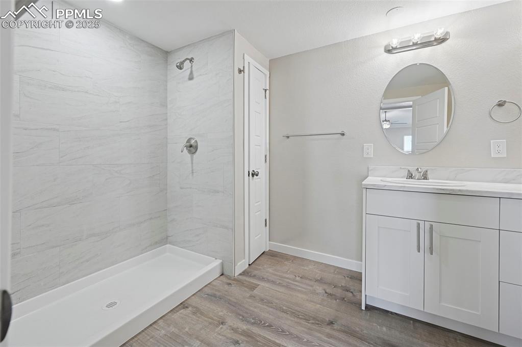 Image 21 of 50: Bathroom